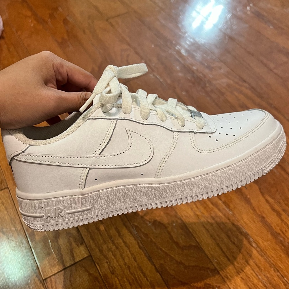 NIKE Air Force 1 LE